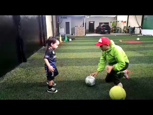 escuela de futbol para niños de tres años