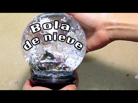 bola de navidad con nieve dentro