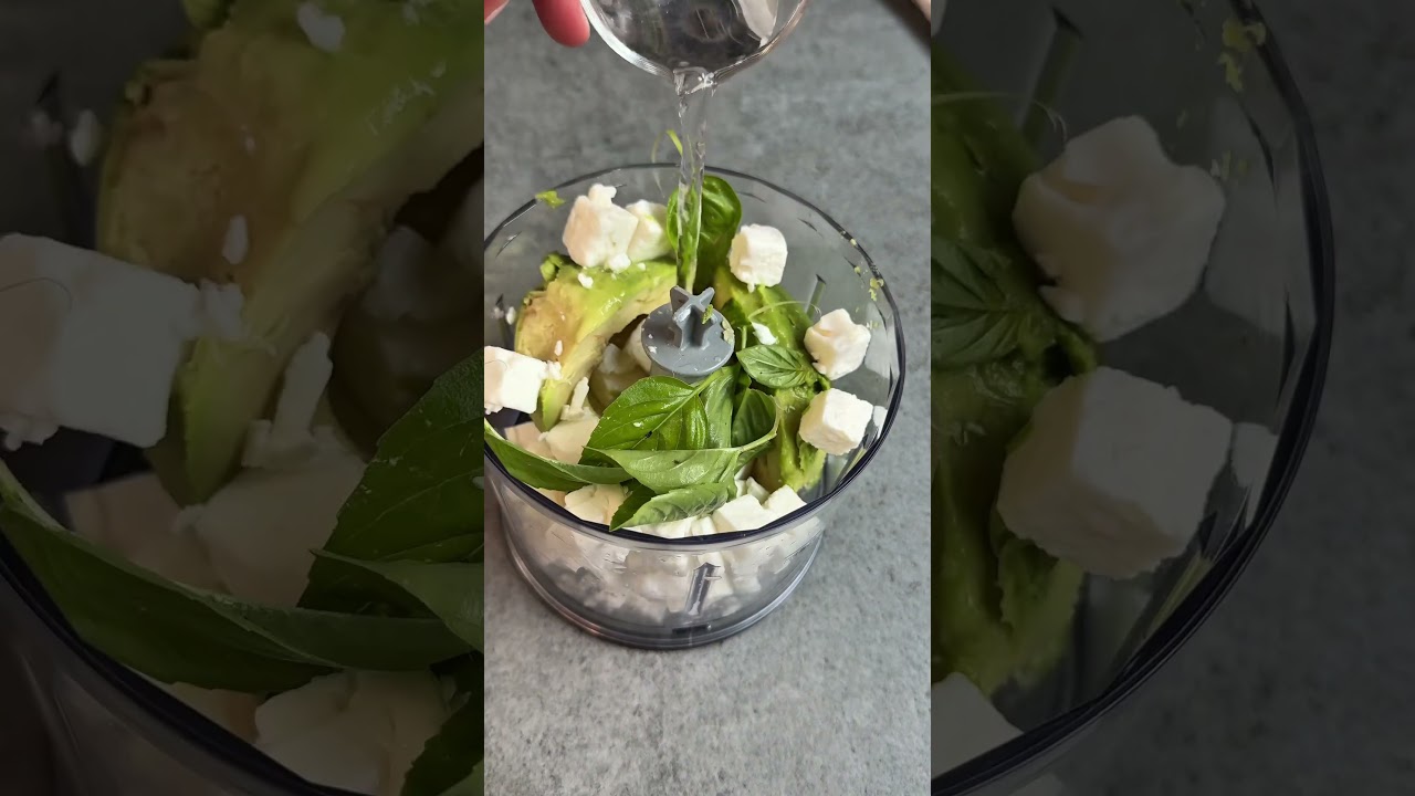 ensalada con tomates secos y aguacate