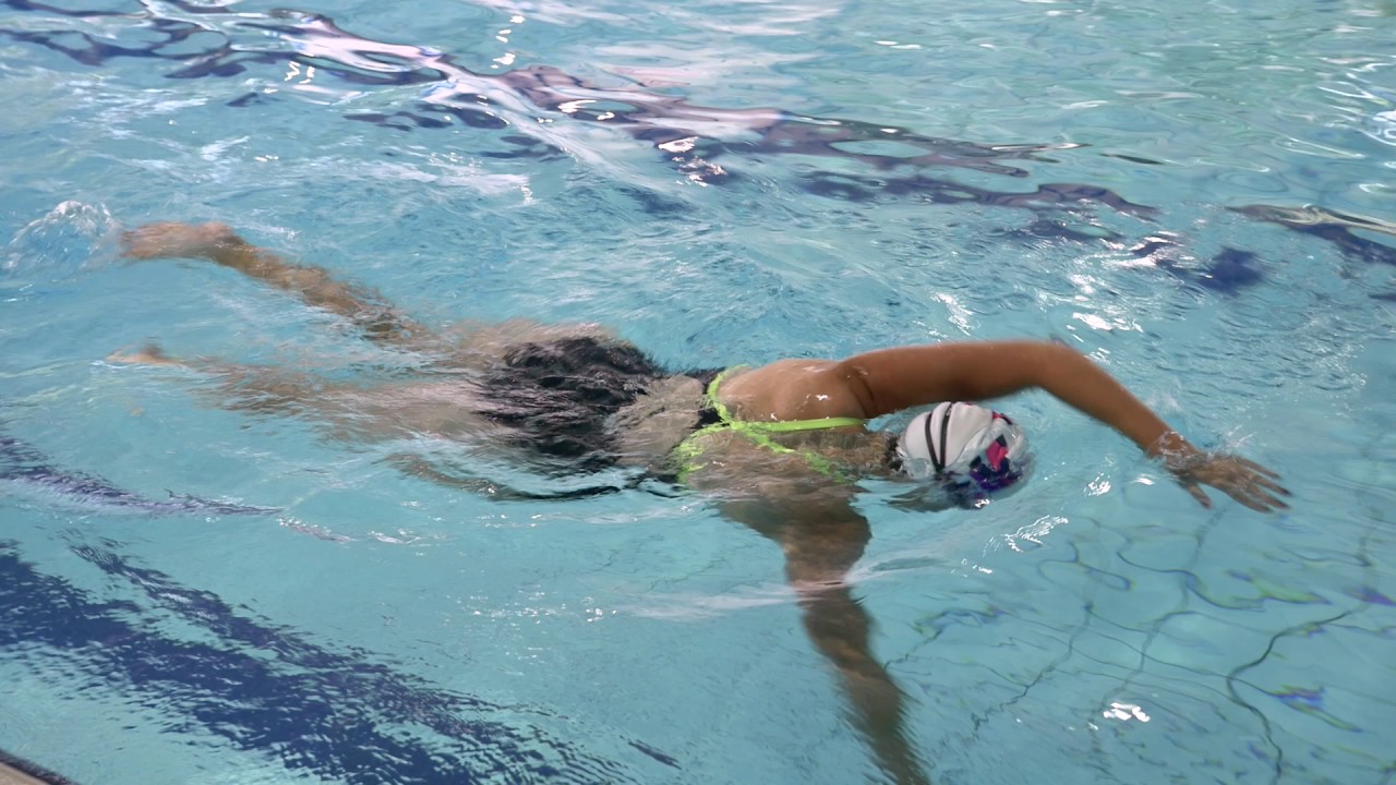 movimiento de las piernas en natación